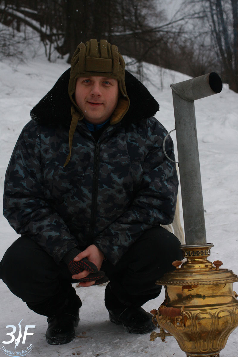 зимой ныряем с самоваром